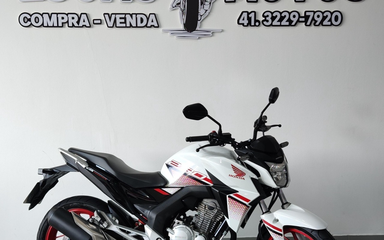 Honda CB 250 TWISTER/FLEXONE  na cor Branco em Curitiba / PR - 778396